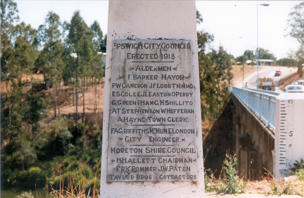 Memorial on Albion Street (Kingsmill Road) at the southern entrance to the Hancock Bridge, Coalfalls, Ipswich, 1991