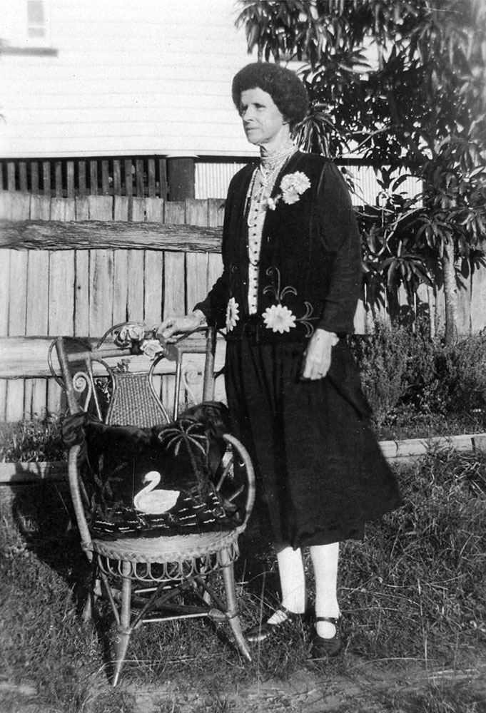 Eliza Noble at Smith Street, North Ipswich, 1930s