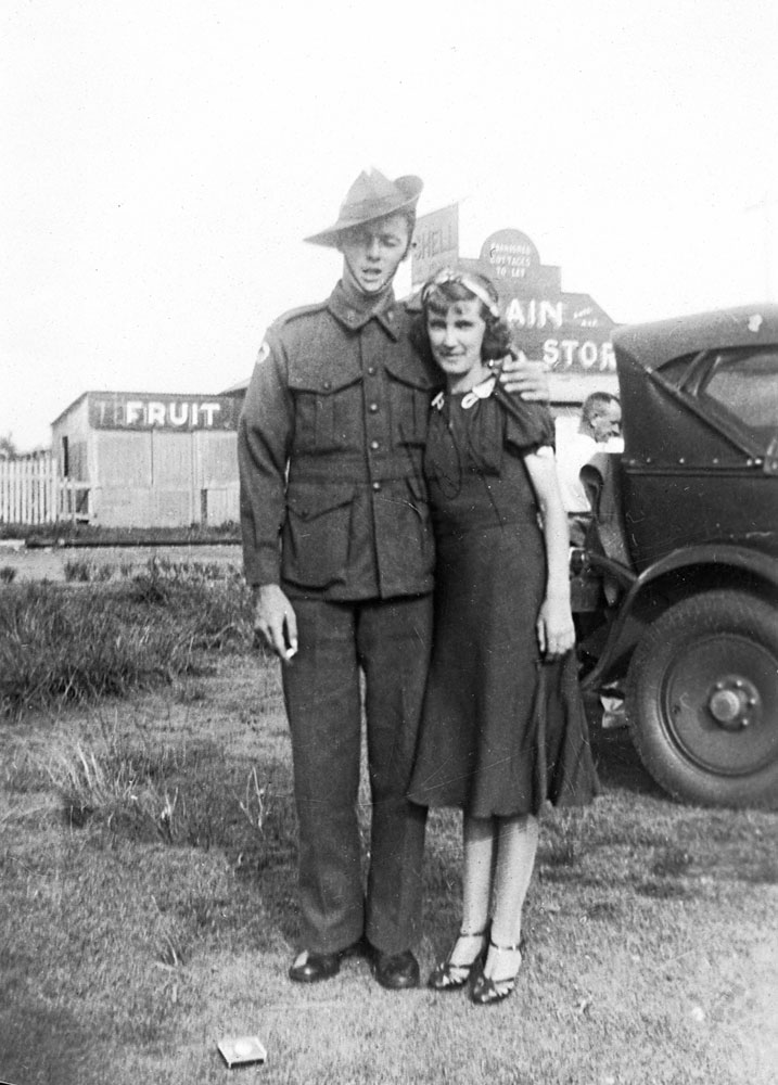 Unidentified soldier and Coralie Casey, Ipswich, 1936