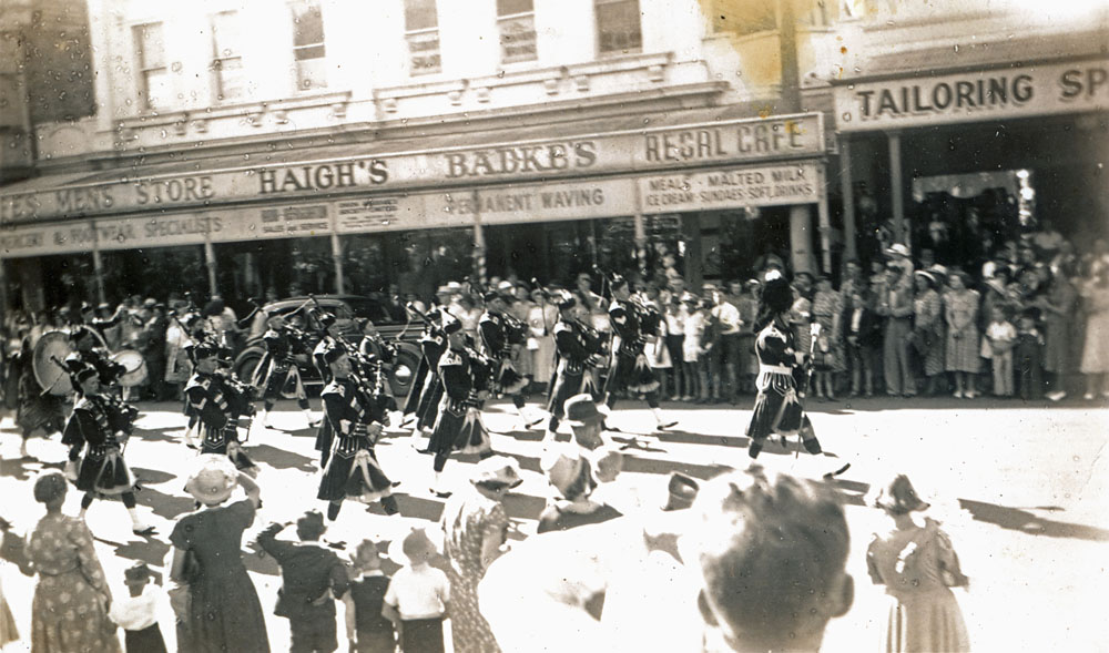 Pipe band outside Badke's, Brisbane Street, Ipswich, c.1940s