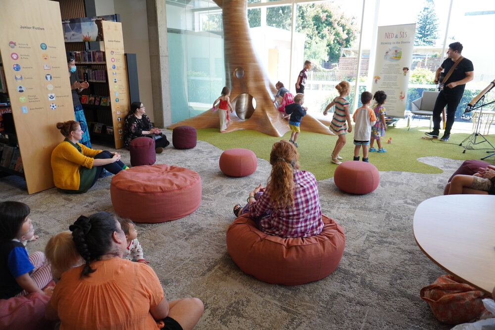 Children's storyteller and musician Lucas Proudfoot performing at Rosewood Library, Ipswich, 2022