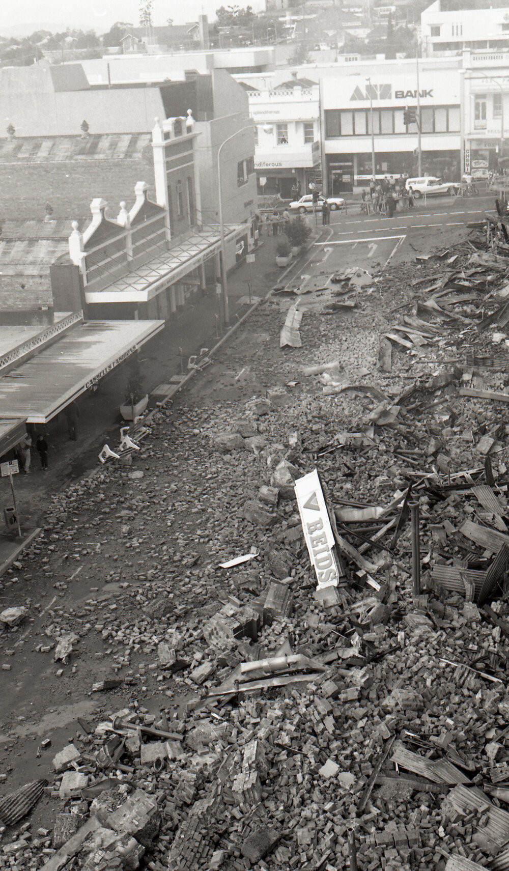Aftermath of the Reid's (Cribb &amp; Foote) fire, Bell Street, Ipswich, August 1985