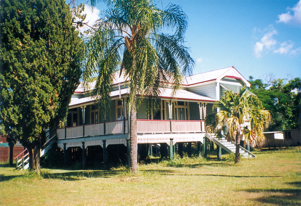 Oakleigh on corner Makepeace and Albert Streets, Rosewood, Ipswich, late 1990s