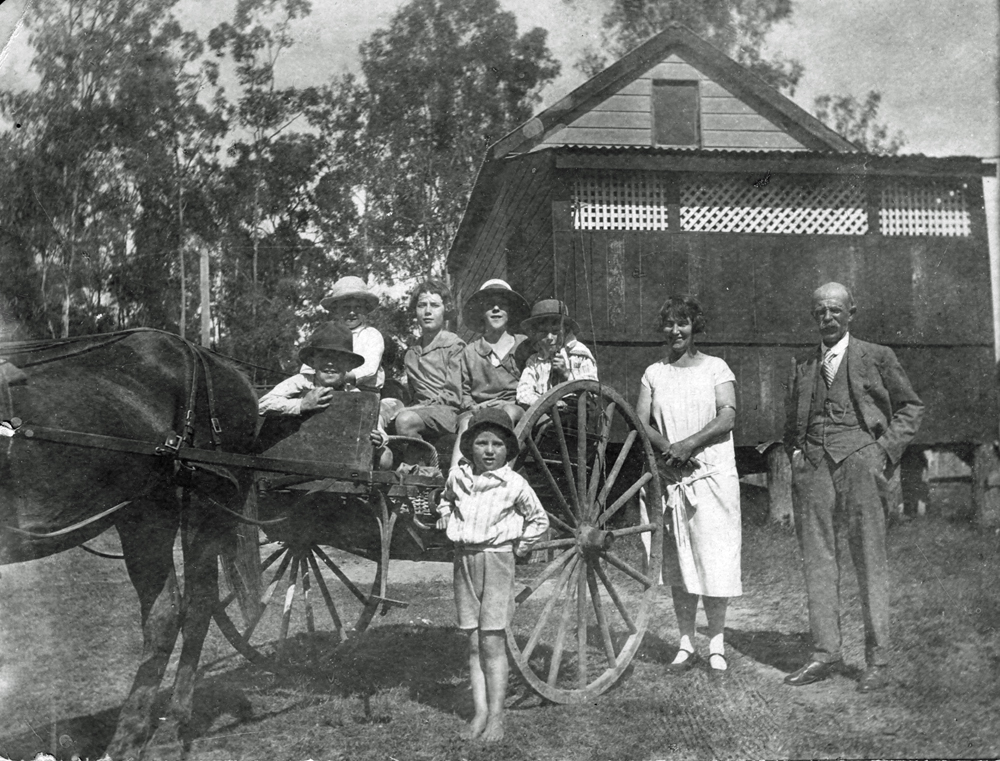 Group behind shop, next to Penhelyg, 43 William Street, Goodna, Ipswich, early 1920s
