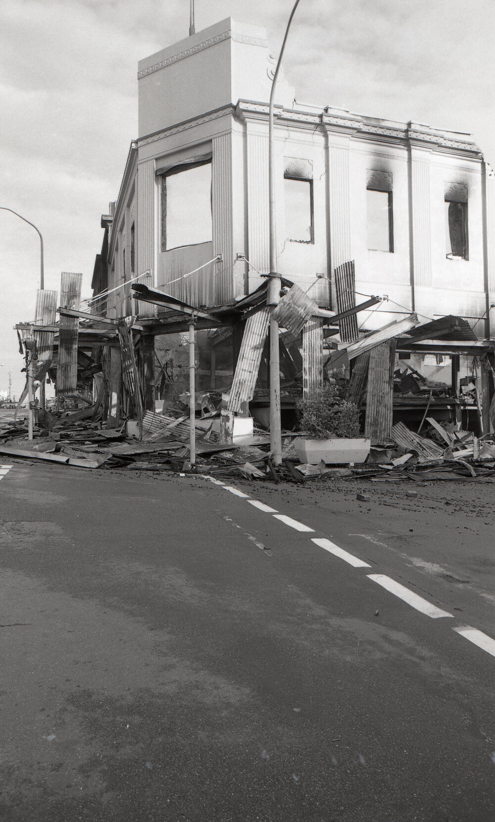 Aftermath of the Reid's (Cribb &amp; Foote) fire, corner of Brisbane and Bell Streets, Ipswich, August 1985