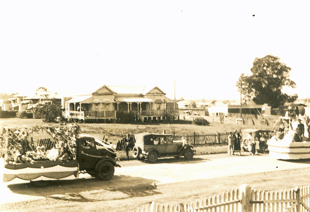 Cars and trucks in May procession, Rosewood, Ipswich, c.1950