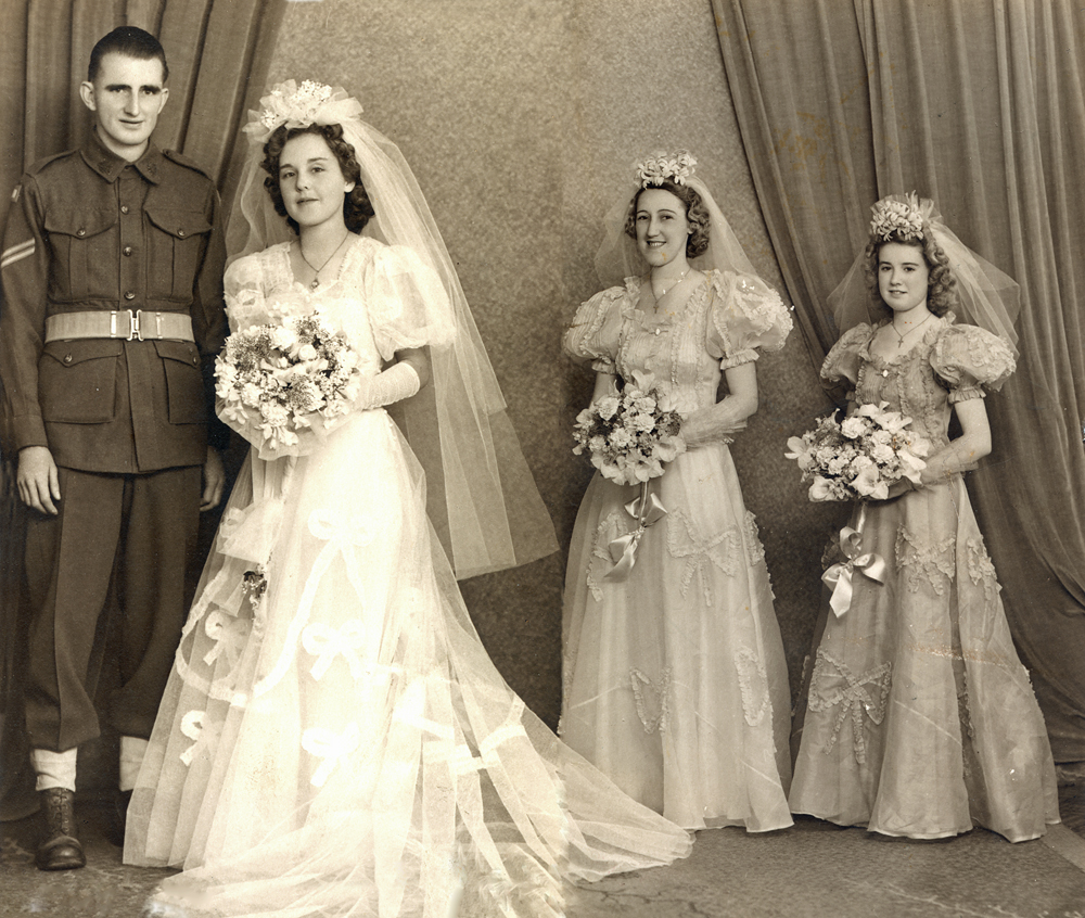 Bridal party of Leslie and Dorothy Ainslie (nee Beasley), Ipswich, 1943