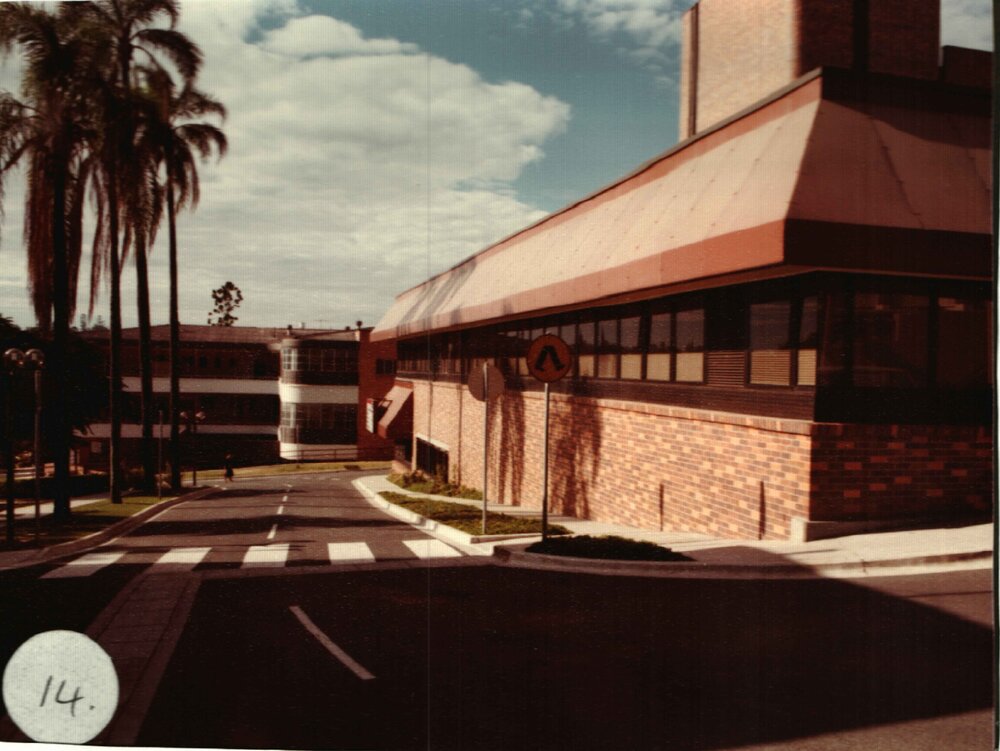 RECONSTRUCTION of the 80s: Driveway between Jubilee and Emergency 1985 