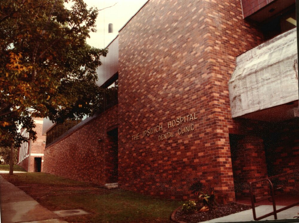 RECONSTRUCTION of the 80s:  Dental clinic entrance, 1985
