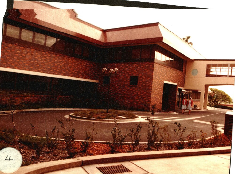 RECONSTRUCTION of the 80s: Driveway and roundabout 1985