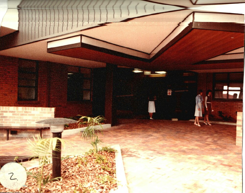 RECONSTRUCTION of the 80s: Entrance 1985