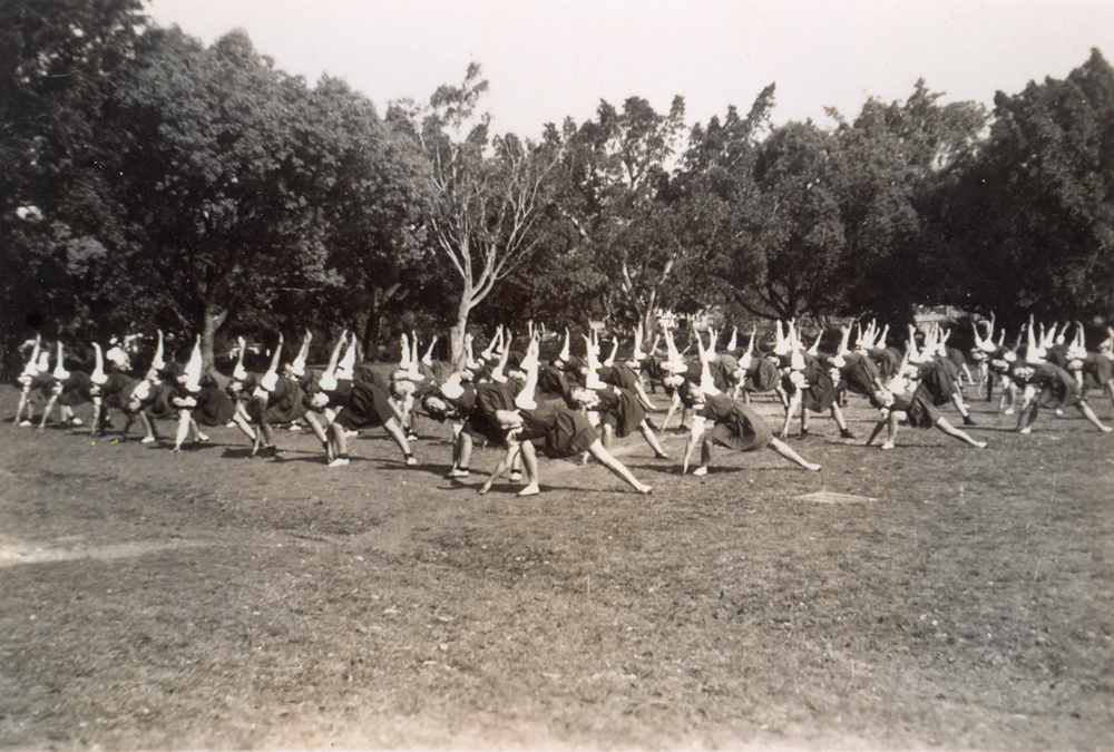 Physical education display by students of Ipswich Girls' Grammar School, Ipswich, 1945