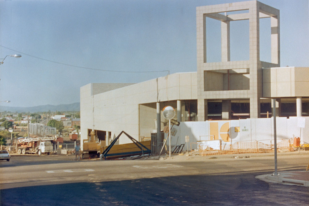 Construction on the site of the North Star Hotel, corner Ellenborough and Brisbane Streets, Ipswich, c.1986