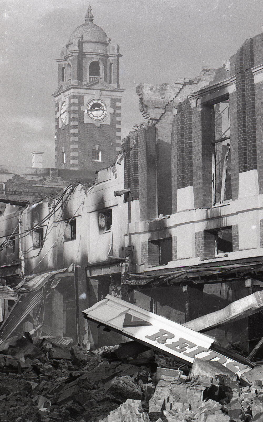 Aftermath of the Reid's (Cribb &amp; Foote) fire, Bell Street, Ipswich, August 1985