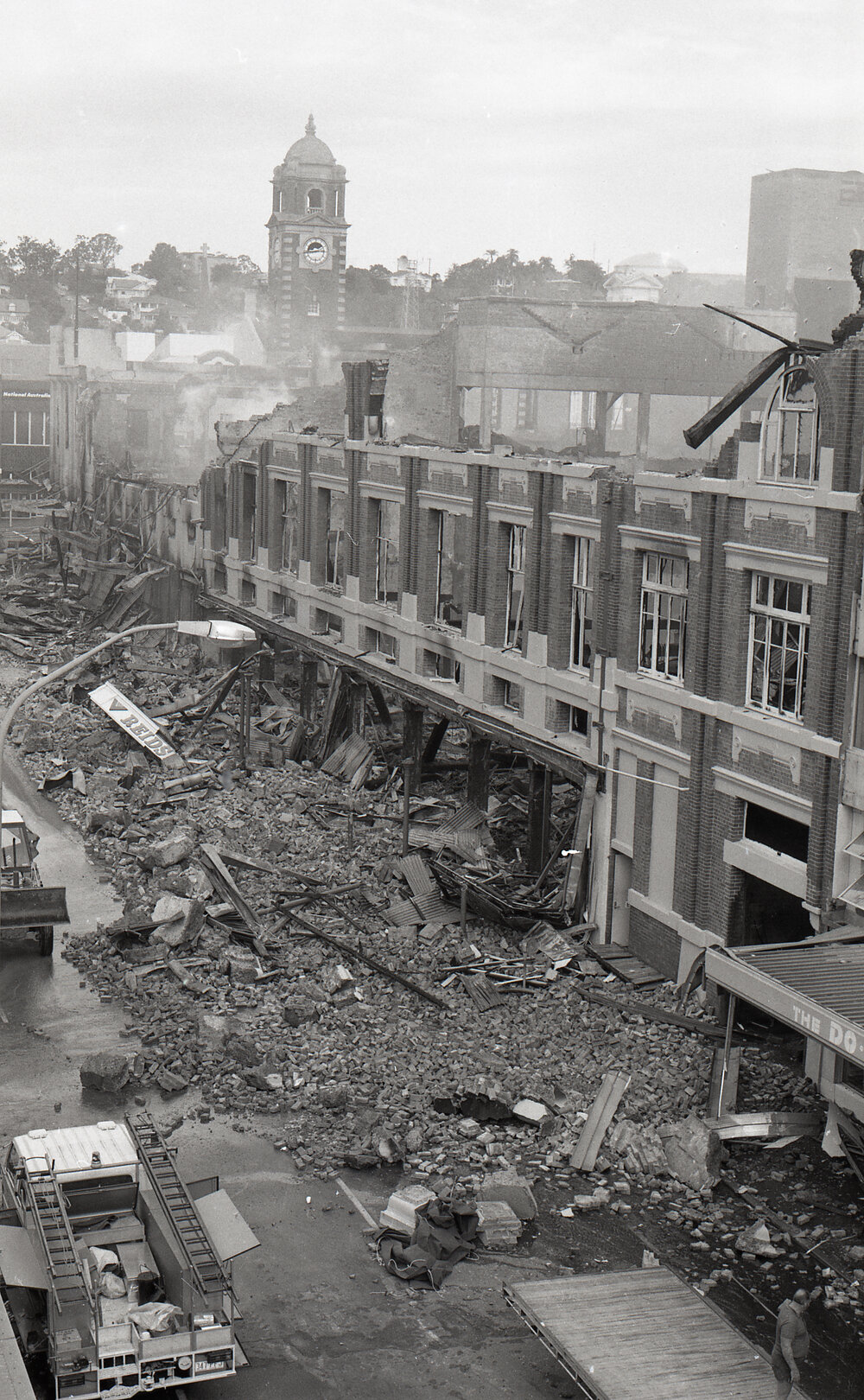 Aftermath of the Reid's (Cribb &amp; Foote) fire, Bell Street, Ipswich, August 1985
