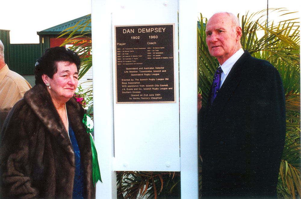 Maisie O'Dempsey and Denis Flannery at the unveiling of the commemorative plaque to Dan Demspey, Ipswich, 2001
