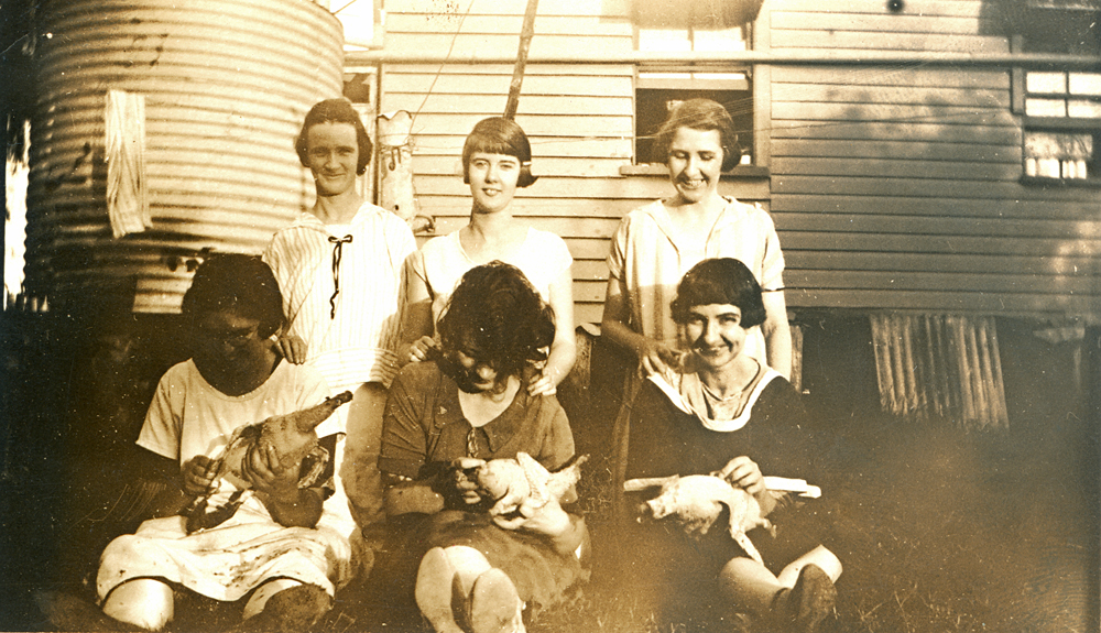 Plucking chickens for Christmas dinner, Prenzlau, Queensland, 1920s