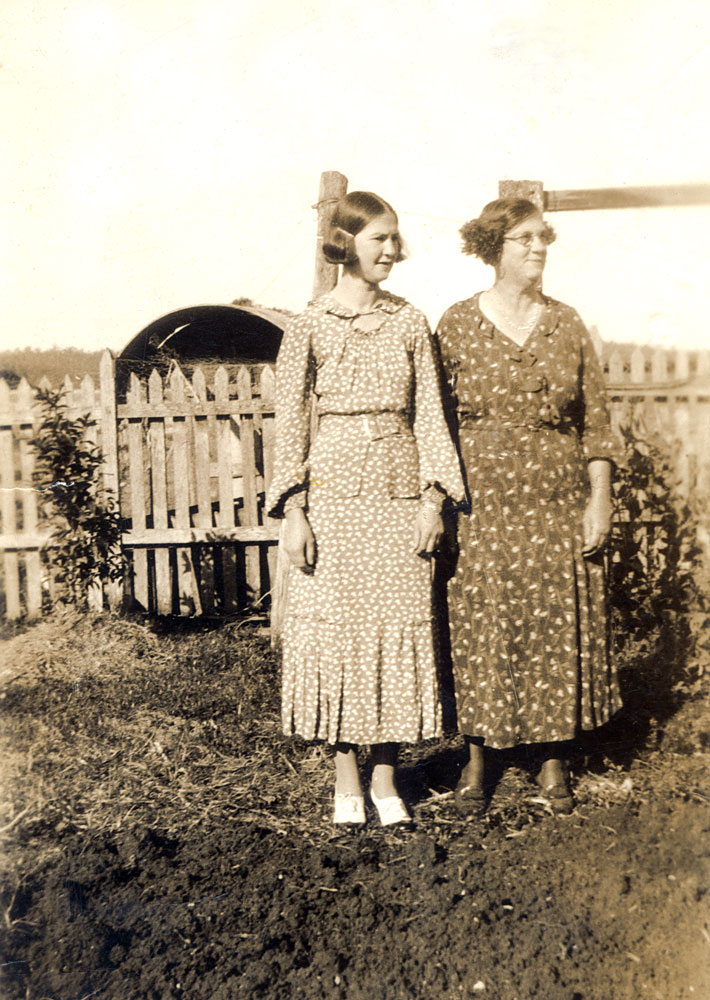 Ellen Bullock and her daughter, Dorothy, Ipswich, c.1938
