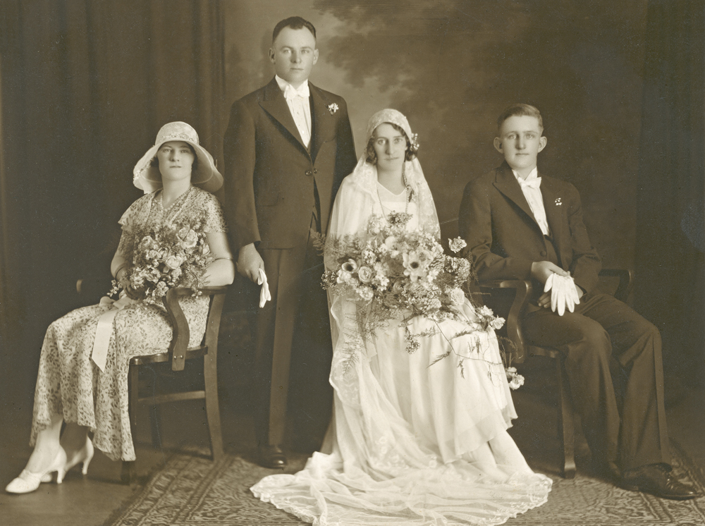 Bridal party of Arthur Stanley and Dorothy Margaret Sellars (nee McLaren), Rosewood, 1930