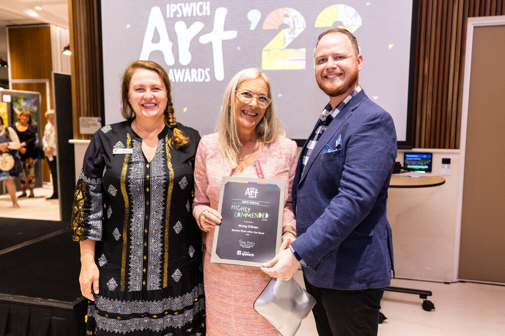 Mayor Teresa Harding with artist Kirsty O'Brien and Councillor Andrew Fechner at the Ipswich Art Awards, 2022