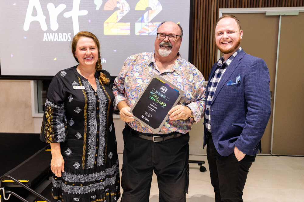 Mayor Teresa Harding with artist Glenn Smith and Councillor Andrew Fechner, at the Ipswich Art Awards, 2022