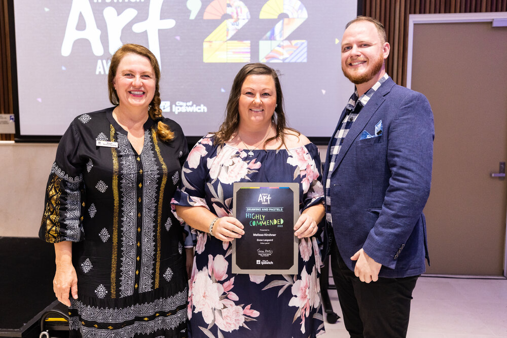 Mayor Teresa Harding with artist Melissa Kirchner and Councillor Andrew Fechner at the Ipswich Art Awards, 2022