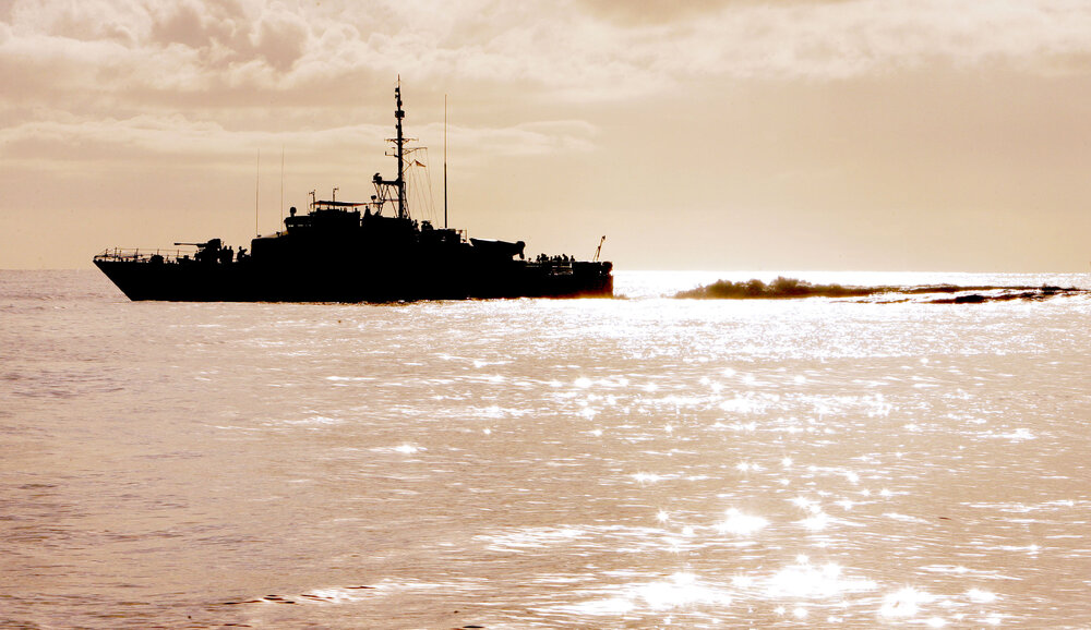 HMAS Ipswich on its last journey before being decommissioned, Moolooaba, Queensland, April 2007