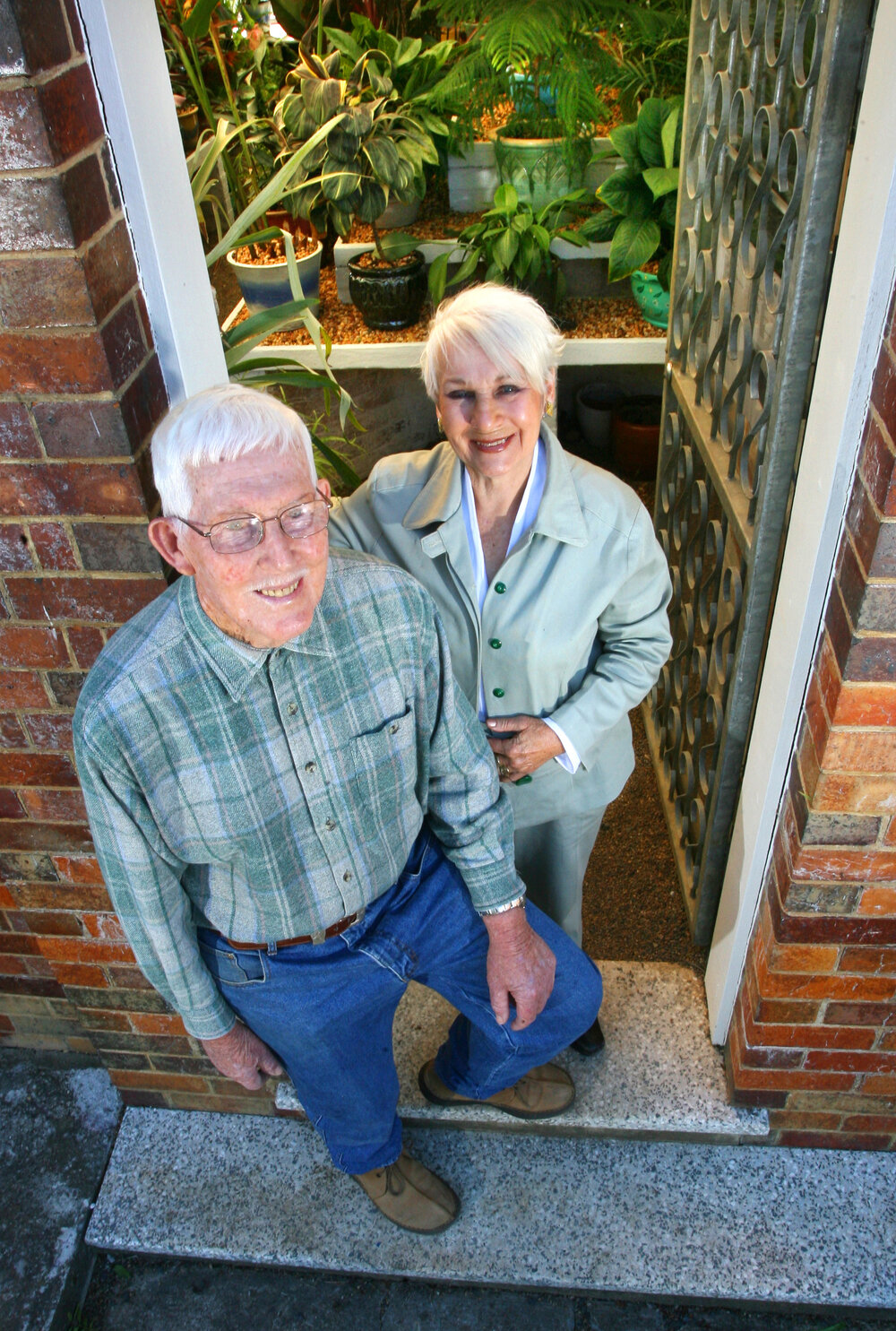 Tom and Mavis Wakefield at the entrance of the refurbished glasshouse at Queens Park, Ipswich, June 2007