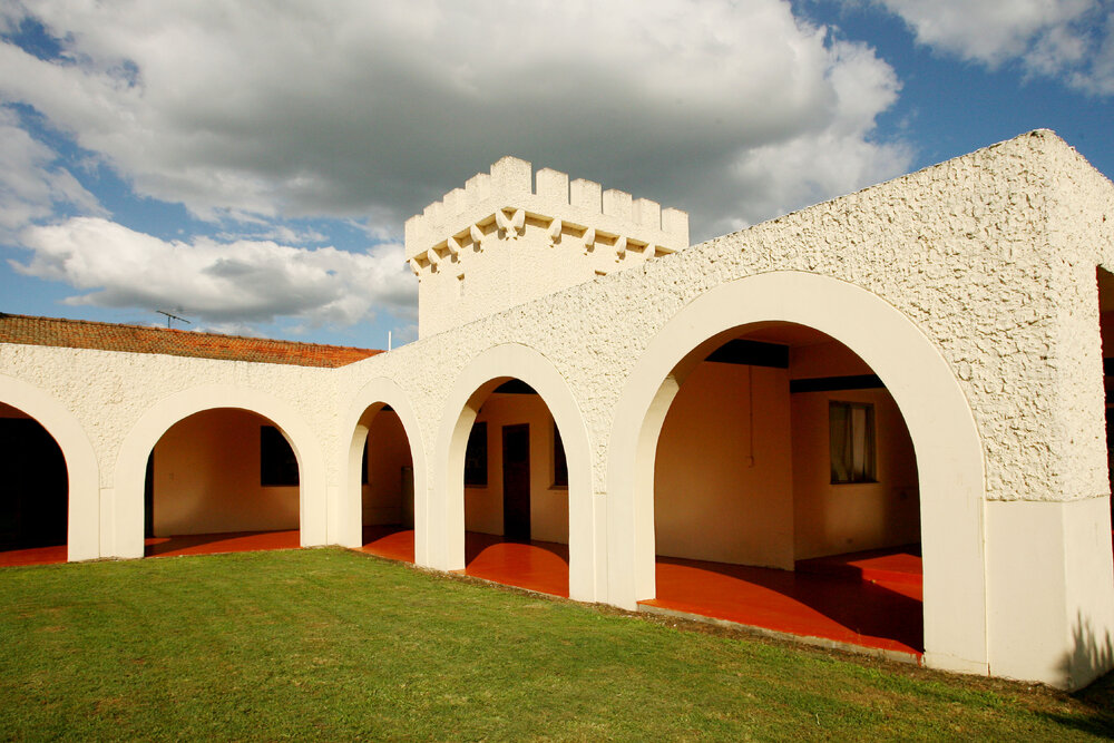 Unidentified Mediterranean style castle in Wanora, Ipswich, November 2008