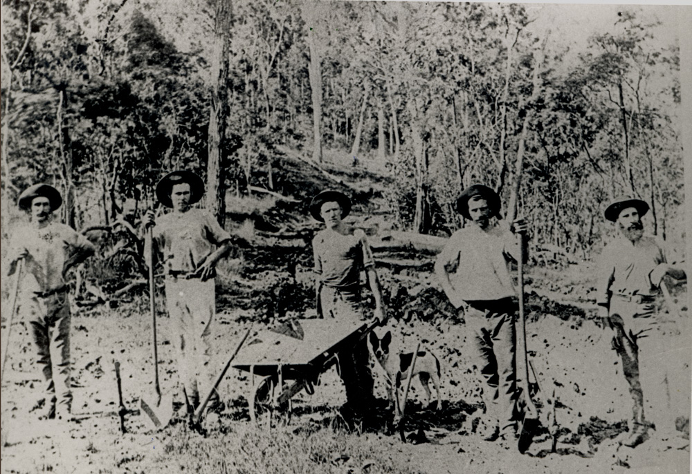Roadmaking at Tallegalla, Ipswich, 1890s