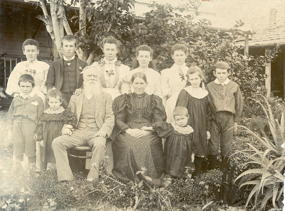Stephen and Mary Ann Marsh and their children, Pine Mountain, Ipswich, c.1890
