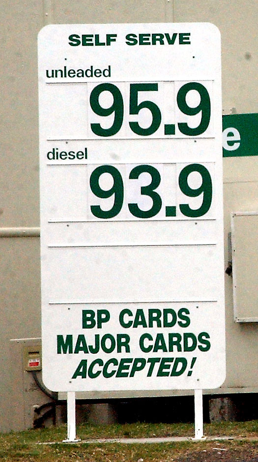 Reliance Petroleum service station, Warwick Road, Ipswich, May 2004