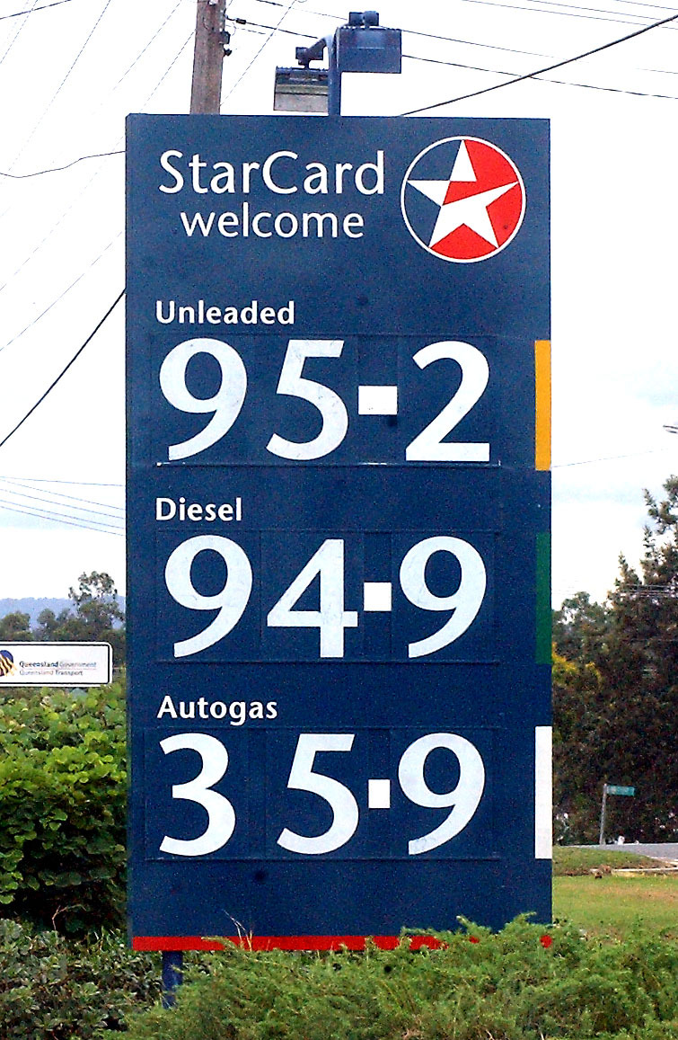 Caltex service station, Pine Street, North Ipswich, May 2004