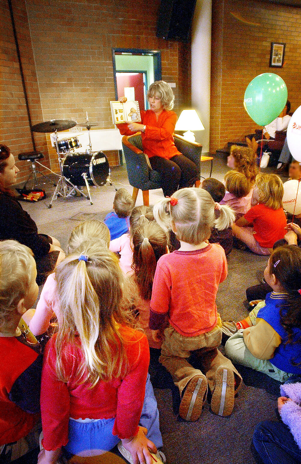 Noni Hazlehurst at Ipswich library, Ipswich, May 2004