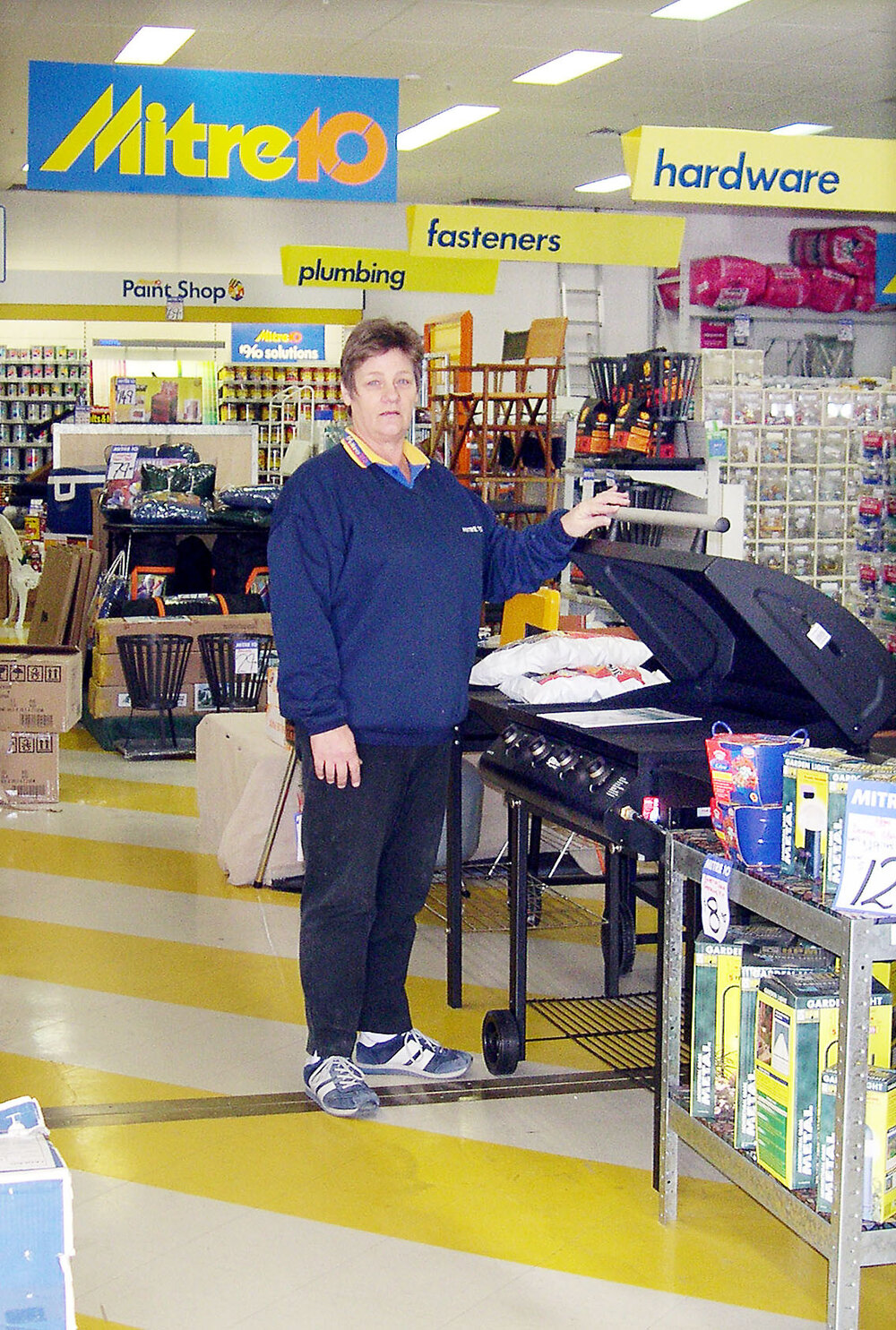 Wendy Marshall at Mitre 10 at Forest Lake Village, Ipswich, June 2004