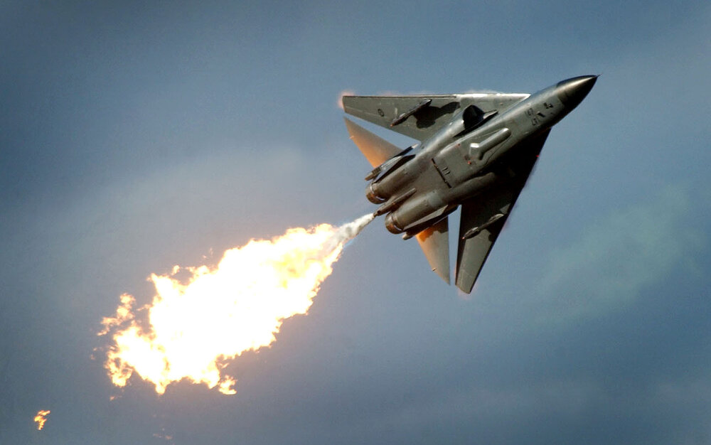 Hercules 130 and F111 Dump and Burn, Ipswich, June 2004