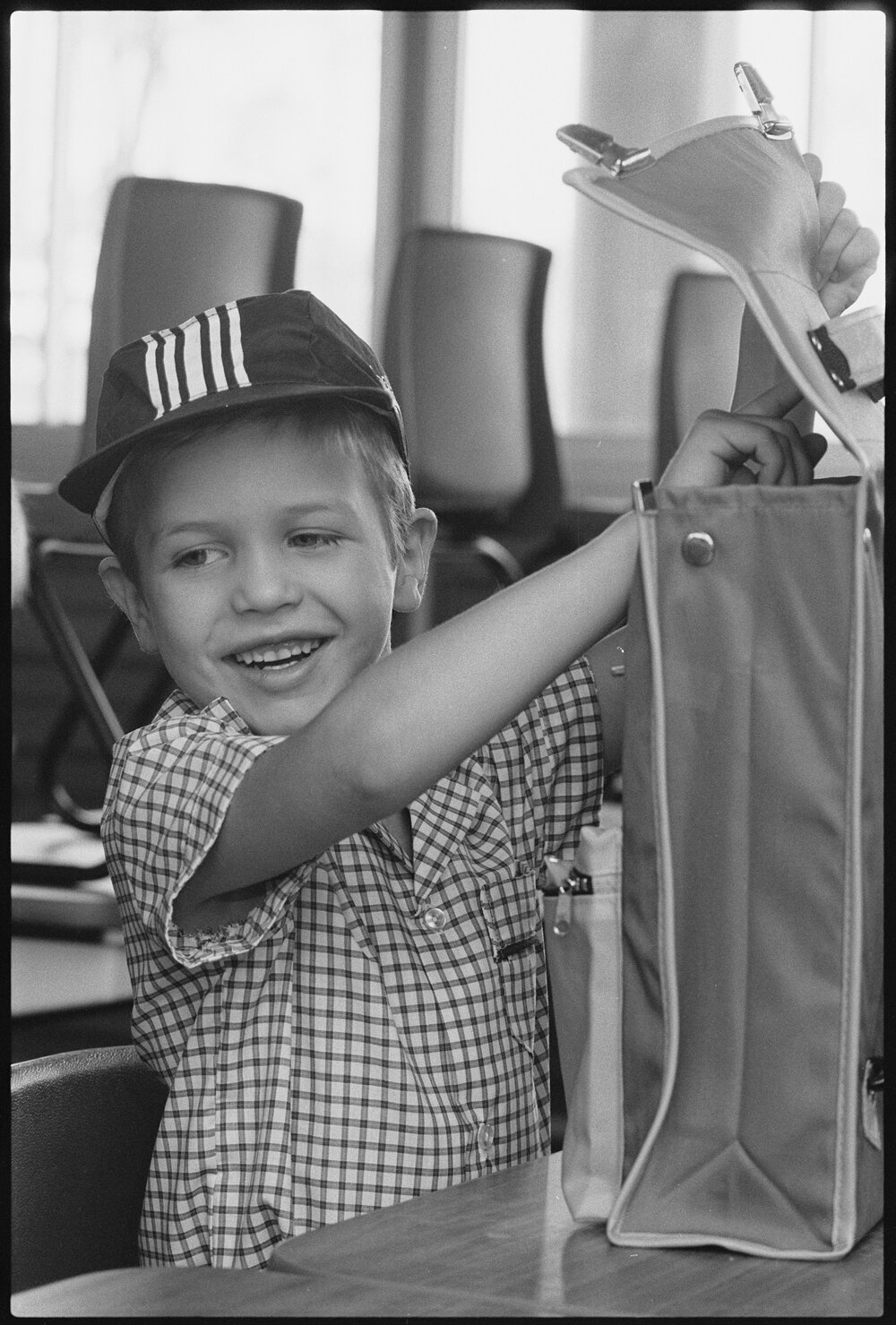 Unidentified primary school students, first day of school, Ipswich, January 1986
