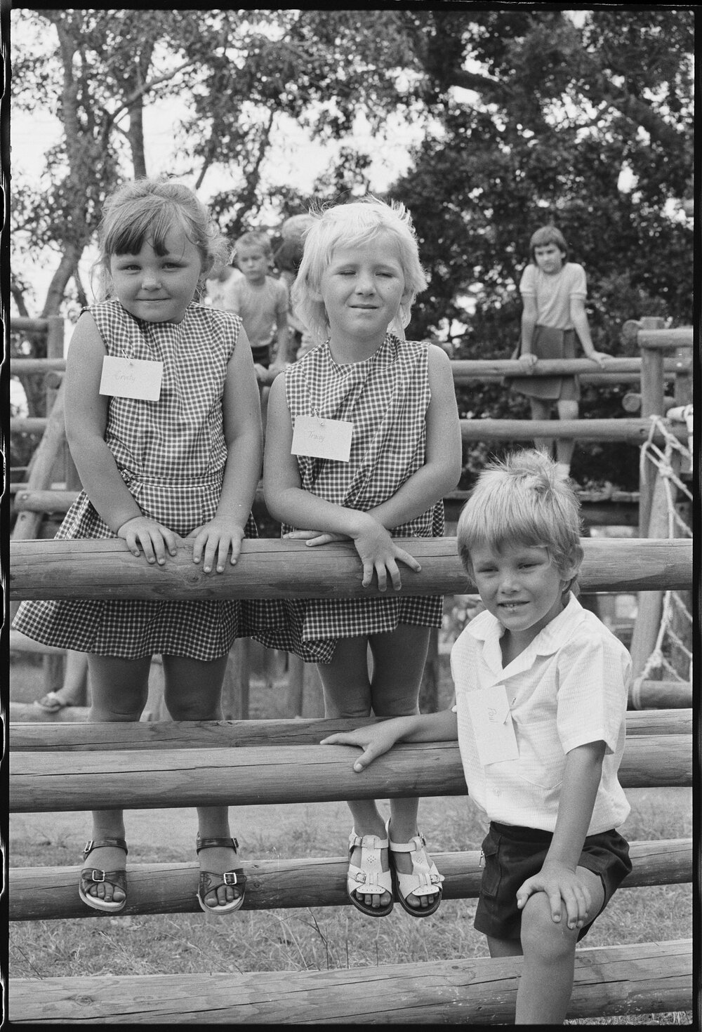Unidentified primary school students, first day of school, Ipswich, January 1986