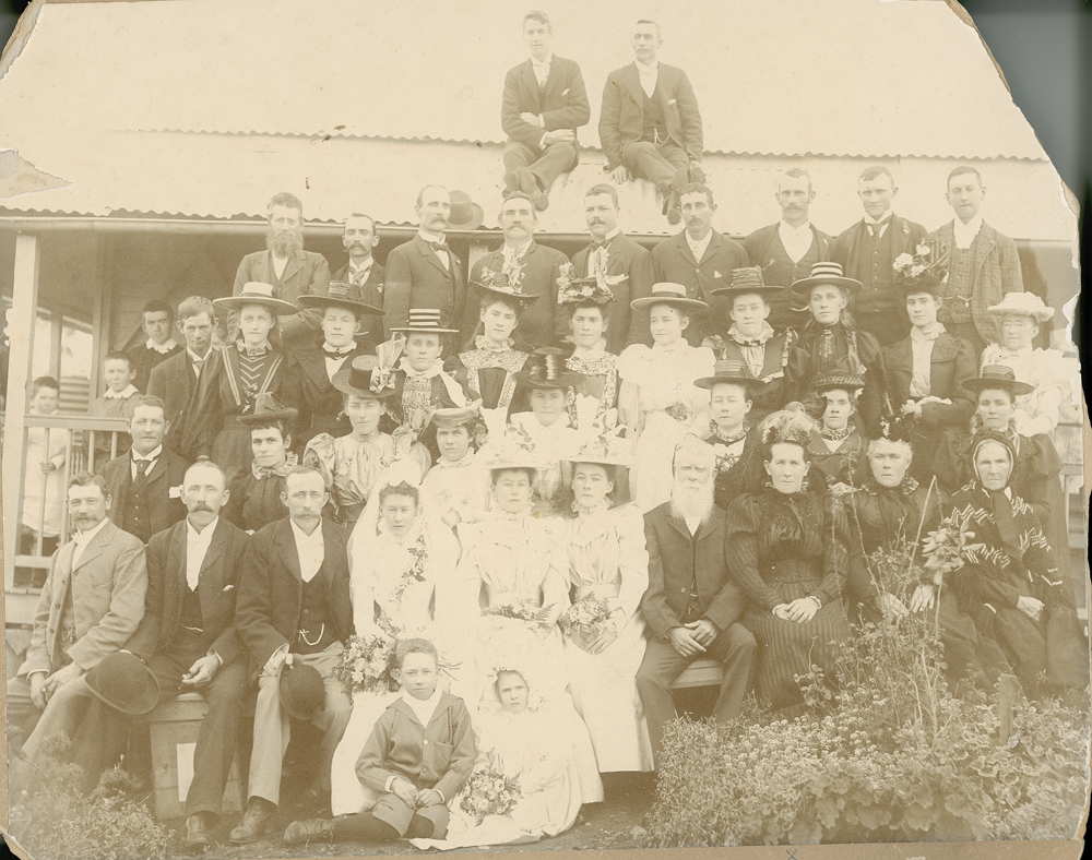 Pommer, Marsh and Heffernan families, Pine Mountain, Ipswich, 1898