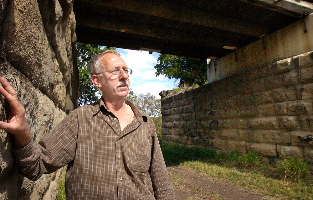 David Kernke at the Heiner Road bridge, Ipswich, September 2004 