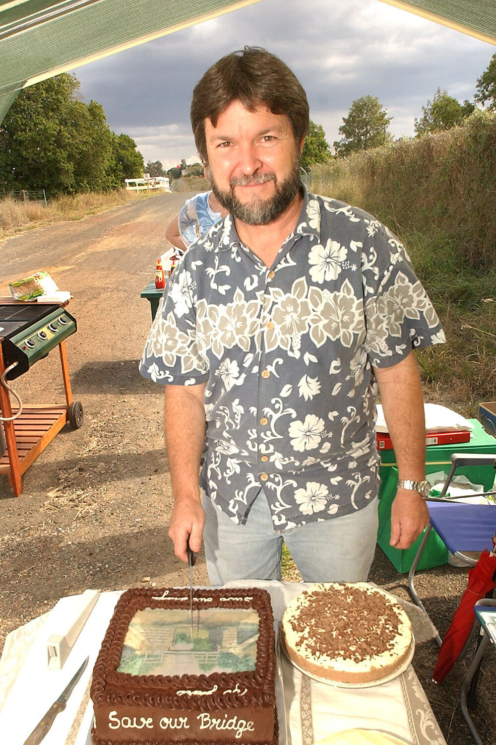 Phil Nunn at the Heiner Road bridge, Ipswich, September 2004 