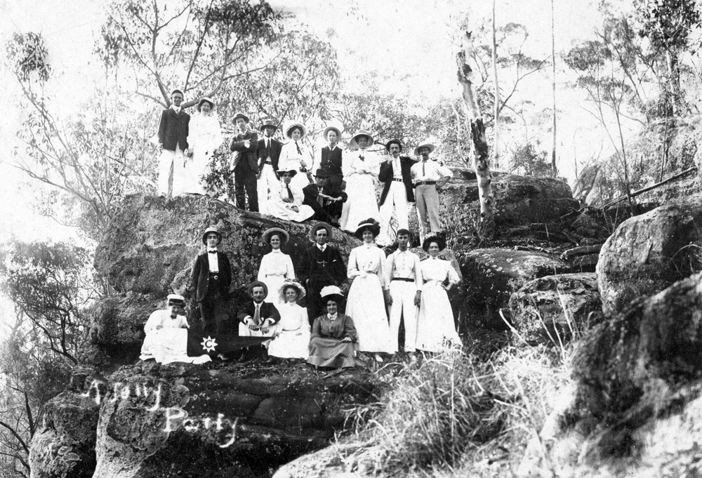 Group of people, from Ipswich, thought to be picnicking somewhere on the Brisbane River near Ipswich, 1900s
