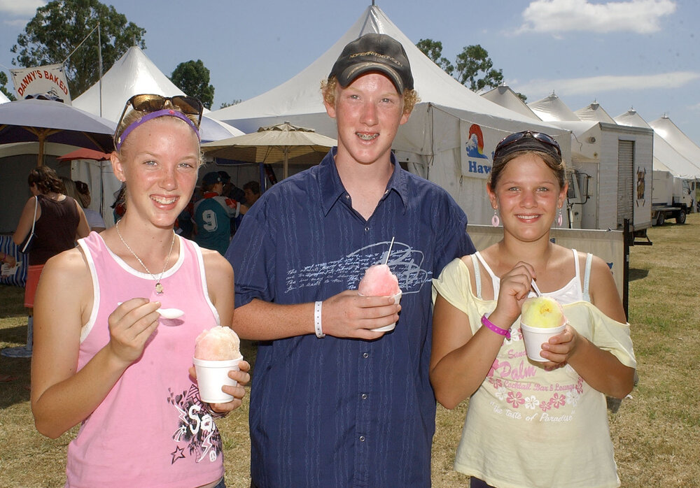 Jessica Hudson, Rueben Hudson and Laura Dux try and cool down with snow cones at Sonfest, Ipswich, 21st January 2005
