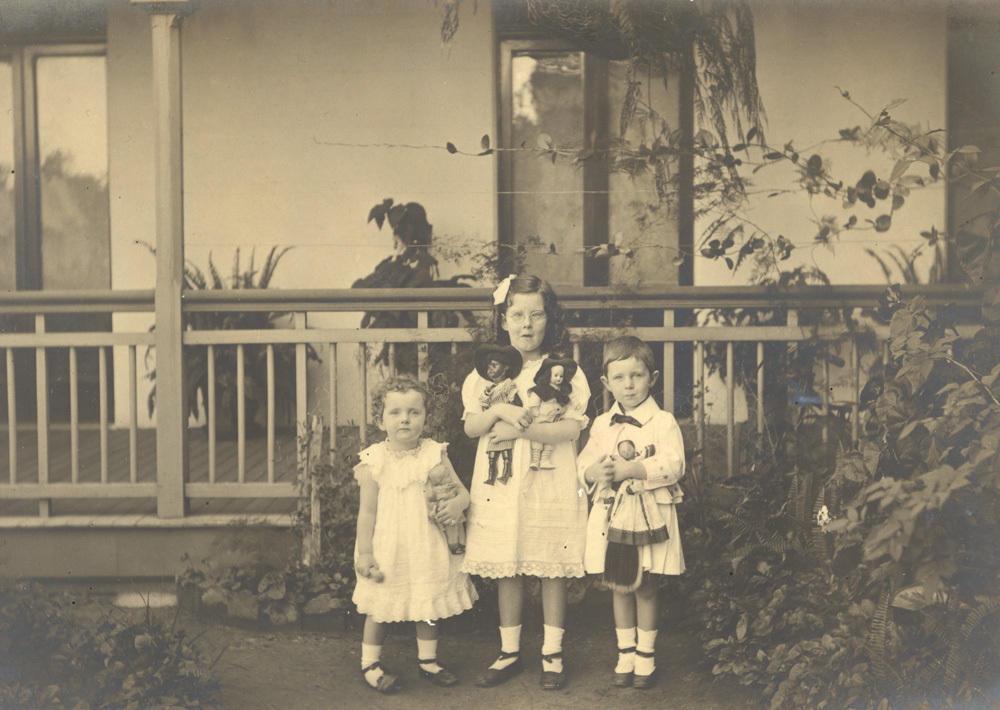 Cameron family, Ipswich, c.1904