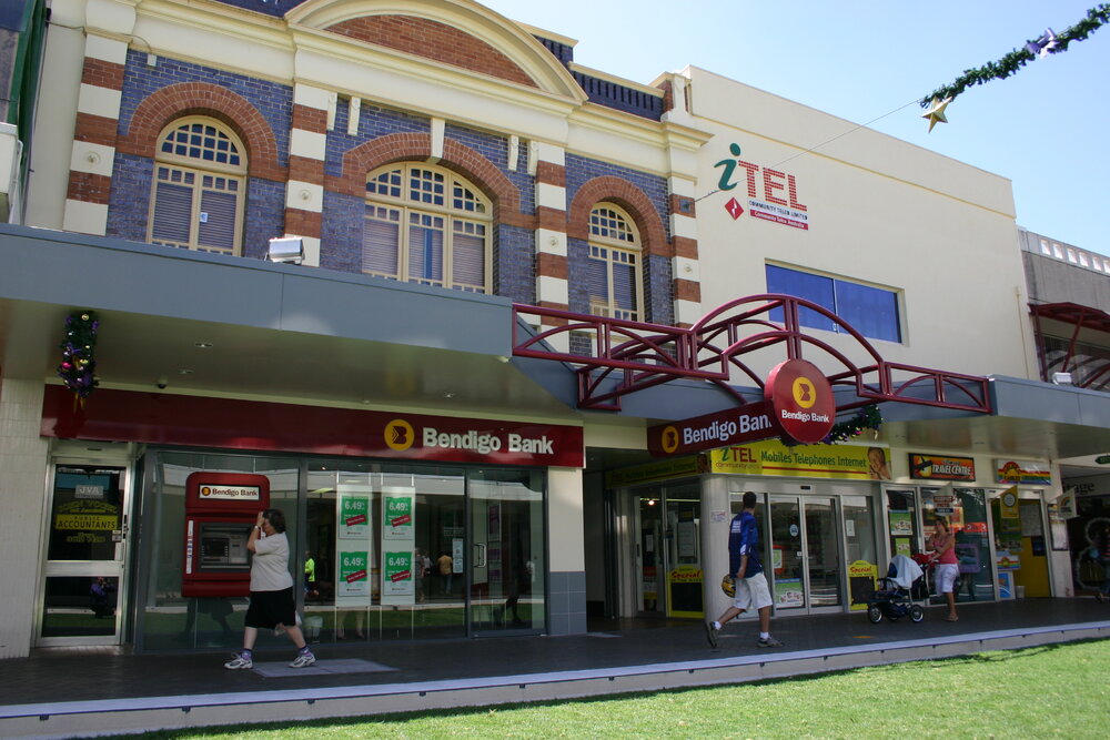 Bendigo Bank and iTEL, Nicholas Street, Ipswich, December 2005