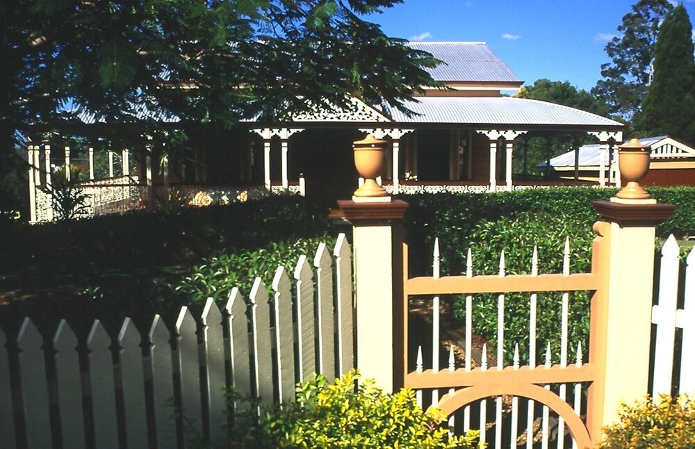 Brighton House, Whitehill Road, no. 14, Newtown, 2004