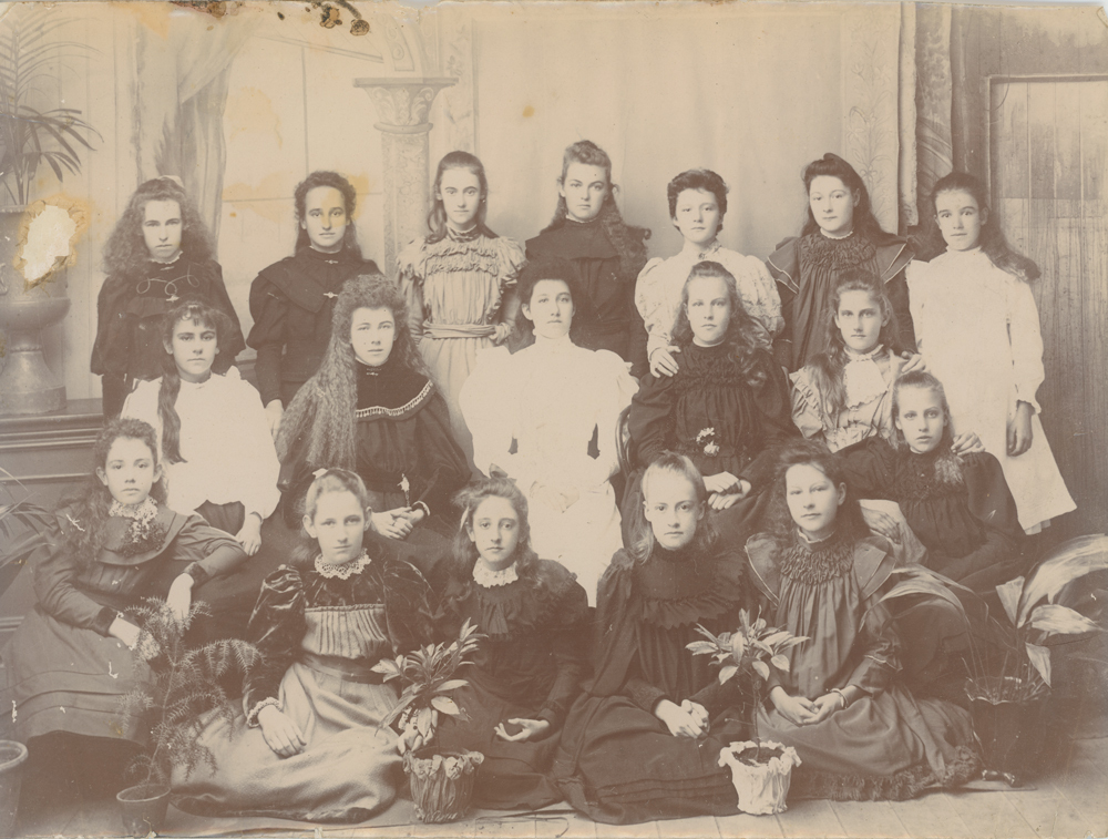 Ipswich Central Girls' School, Class VI, 1895