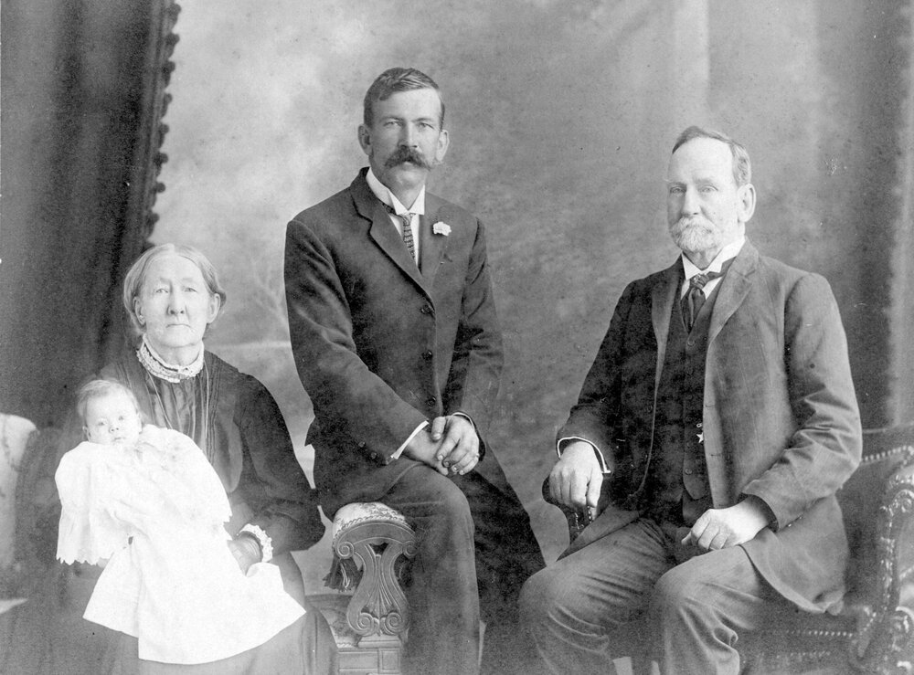 Barker family portrait, Ipswich, 1911