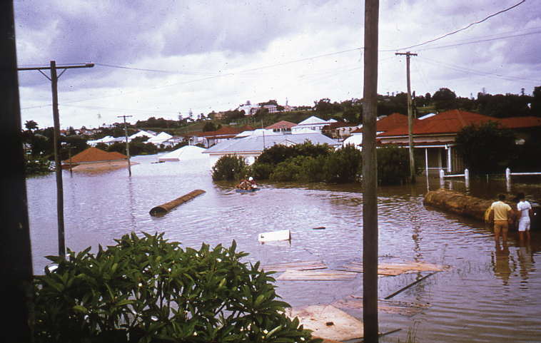 Flood waters at their peak, North Ipswich, Sunday 27th January 1974