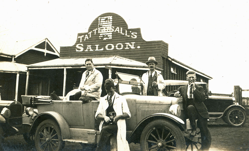 George Hastings with unidentified men in front of Tattersalls Saloon, late 1920s